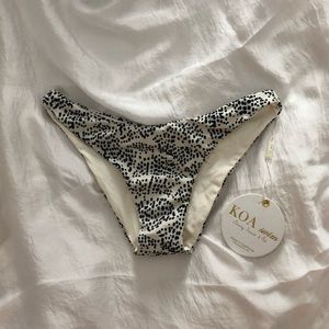 KOA swim Catalina reversible bottom small. NWT